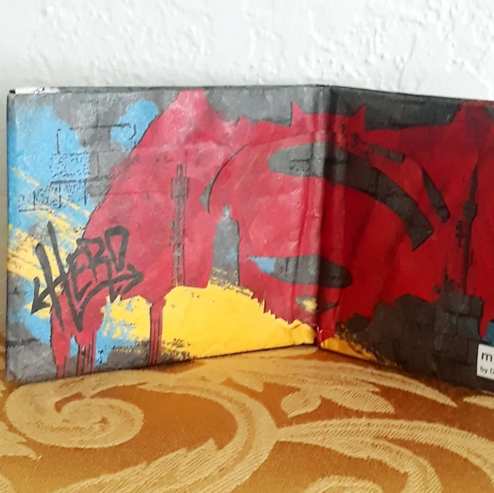 Exclusive Loot Crate Batman Versus Superman Mighty Wallet - 4